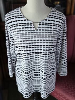 Alfred Dunner Women's Medium Top Geometric Stripe Metallic Bar Keyhole Blouse M